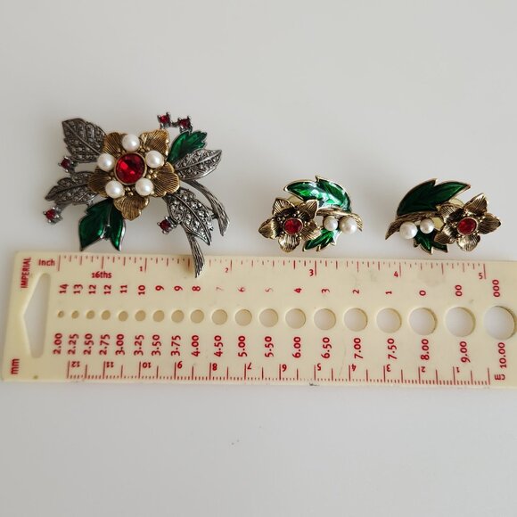 LOT OF VINTAGE CHRISTMAS BROOCHES: BUTLER, D'ORLAN AND UNSIGNED AVON SET - Picture 10 of 10